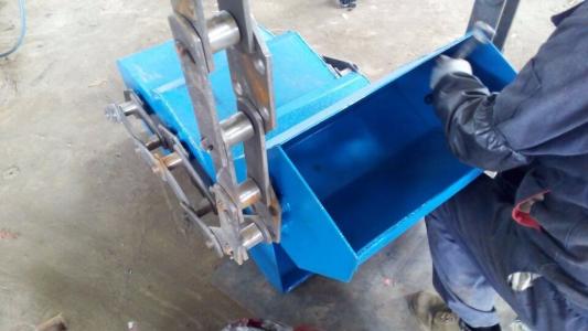 雙鏈斗提機(jī)料斗安裝圖 雙鏈斗提機(jī)料斗安裝圖