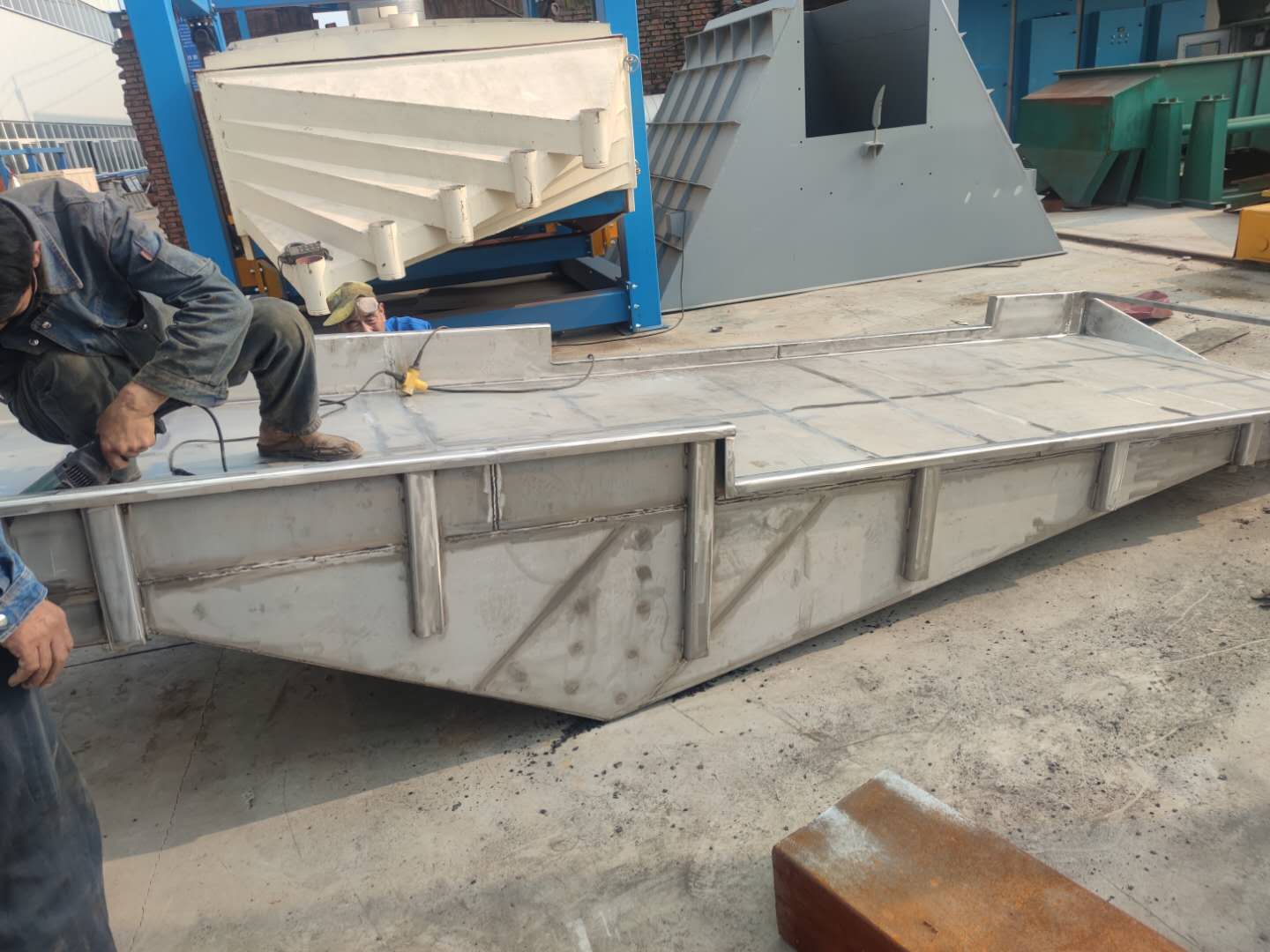 振動磁選機(jī)生產(chǎn)中 振動磁選機(jī)生產(chǎn)中