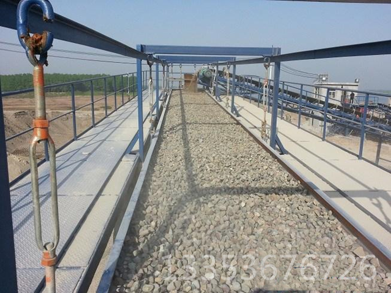 平面往復(fù)篩現(xiàn)場 平面往復(fù)篩現(xiàn)場