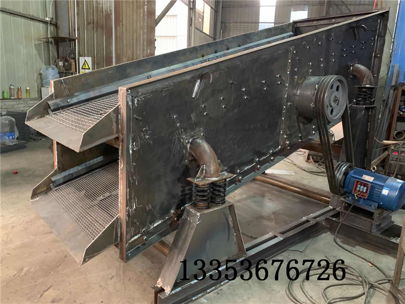 石料振動(dòng)篩分機(jī)喂料不勻稱會(huì)造成哪些原因？1